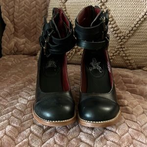 Size 5 Freebirds worn twice